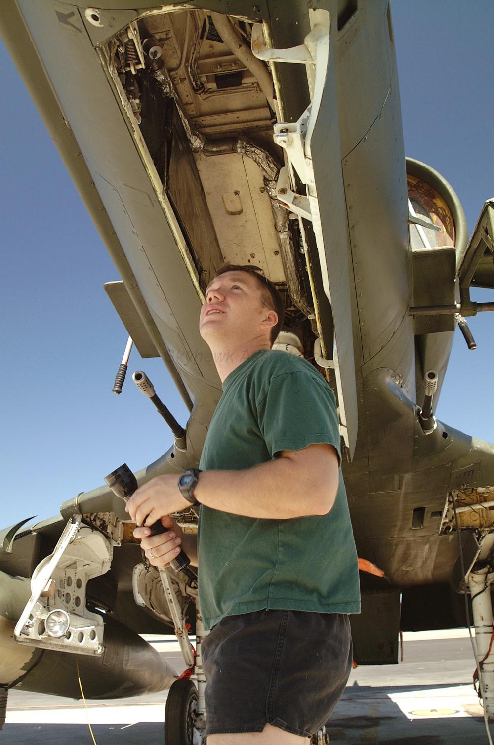 a4k-rnzaf-a4k-12nov01-maintenance-unknown6.jpg
