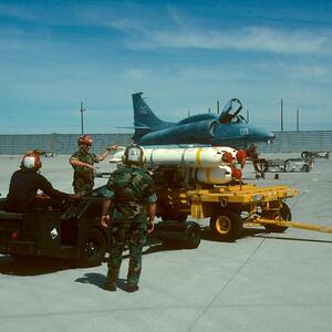 159785 vma131 dg09 marines weapons loading1