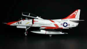 model-158501-3.jpg