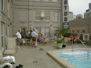 va15-05reunion-pool.jpg